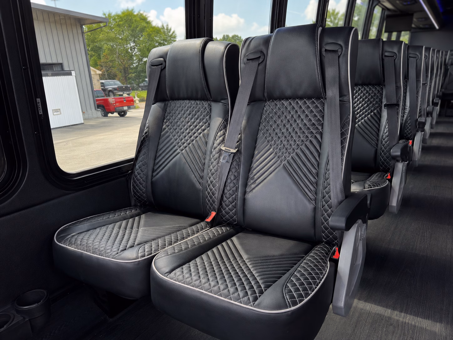 a day trip to schnebly redland s winery is even better on a charter bus