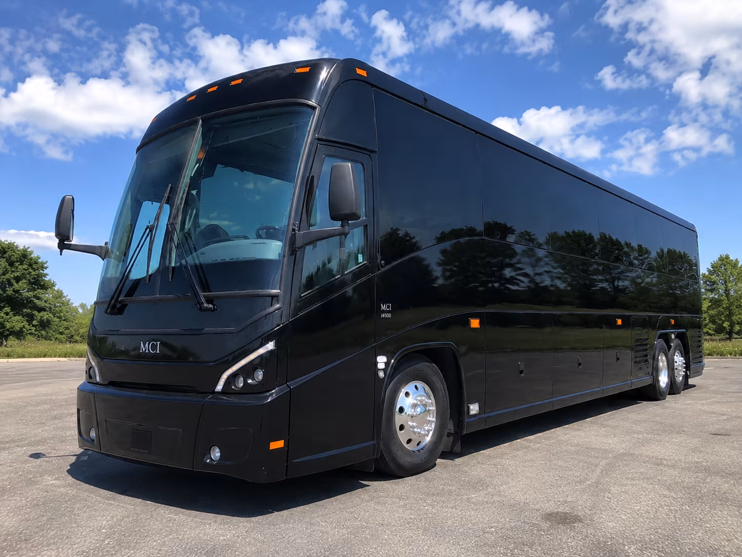 shuttle guests between hotel blocks and plantation s most popular venues